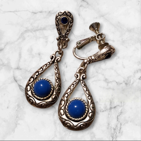 ʕ·ᴥ·ʔ Vintage Sapphire and Silver Tone Elegant Silver and Blue Teardrop Earrings - Picture 1 of 2